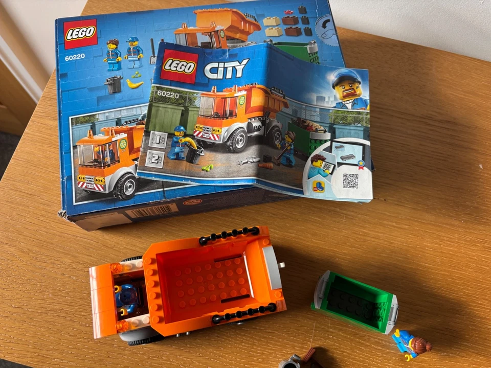 LEGO City 60220 Garbage Truck, photo 2 of 4
