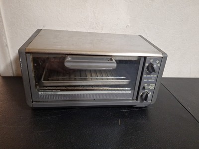 Black Decker SpaceMaker Under Cabinet Toaster Toast-R-Oven TRO 600 TY4  Works