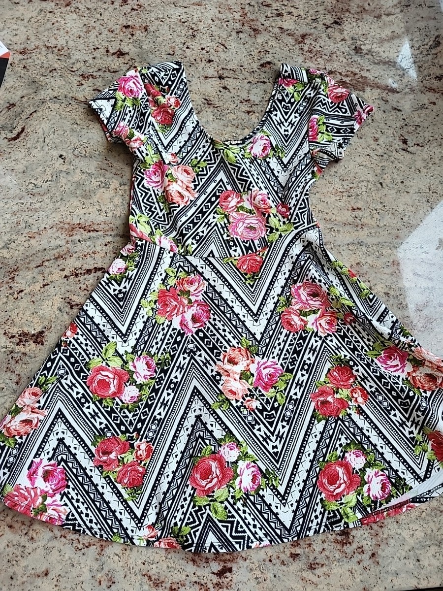 Planet Gold Dress Women’s Small Roses Tribal Floral Mini Short Sleeve A Line