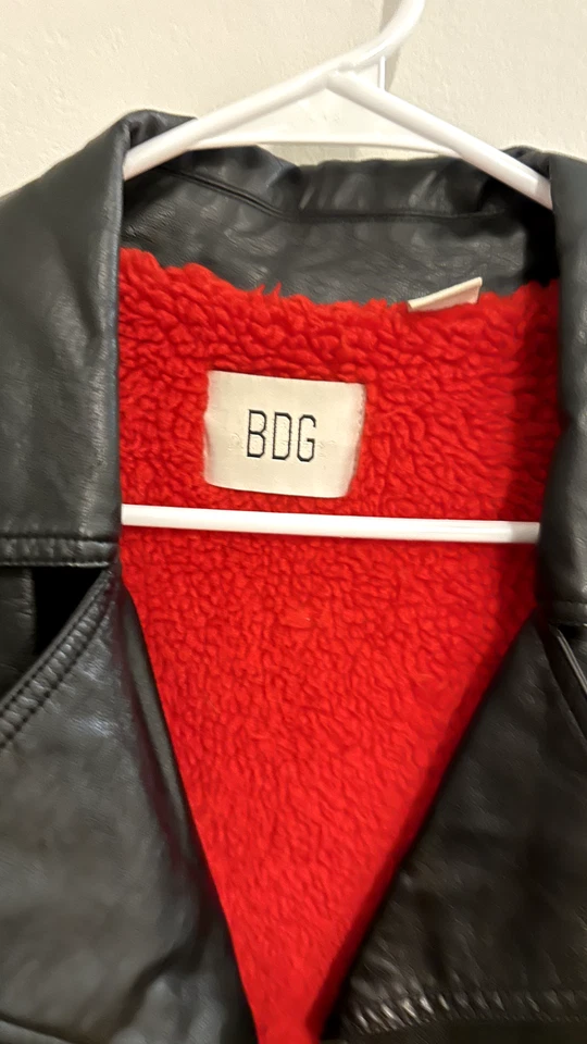 Chaqueta de cuero sintético BDG Urban Outfitters - Estilo motociclista recortado - Talla XS Foto 4 de 4