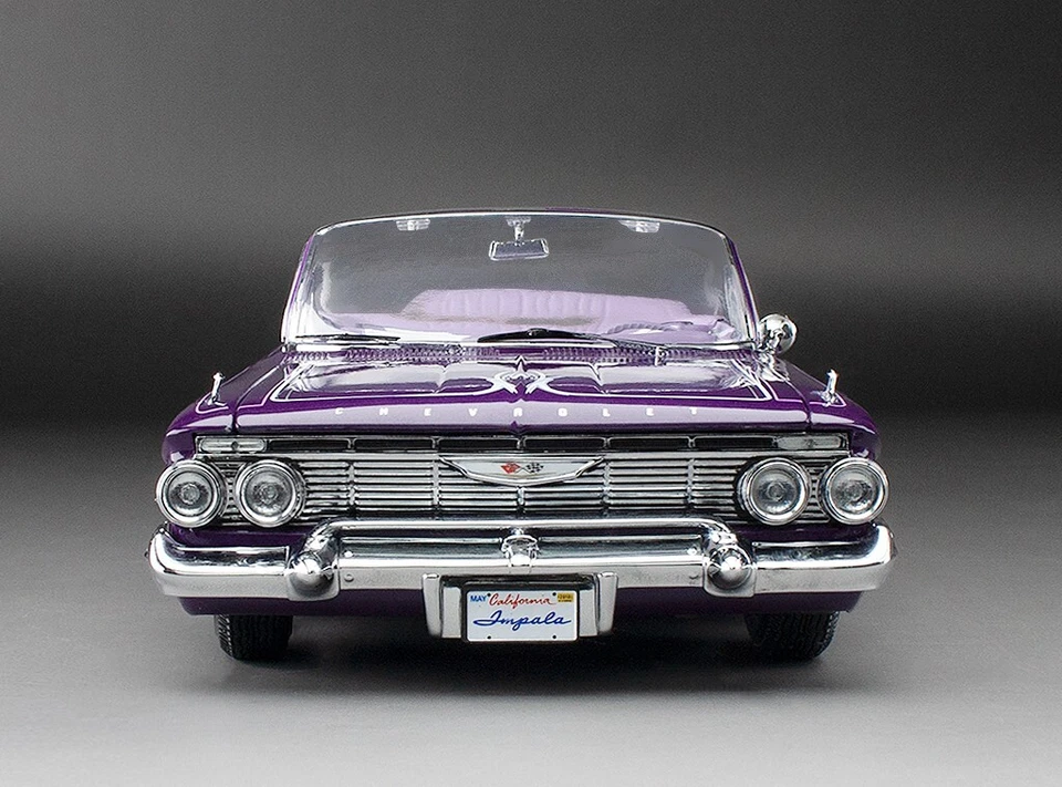 Chevrolet Impala Lowrider 1961 escala 1:18 modelo de coche fundido a presión púrpura - con caja Foto 2 de 4
