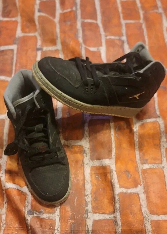 Jordan 1 Flight Boys Shoes Sz 5Y Guc See Pic Of Wear On One Shoe