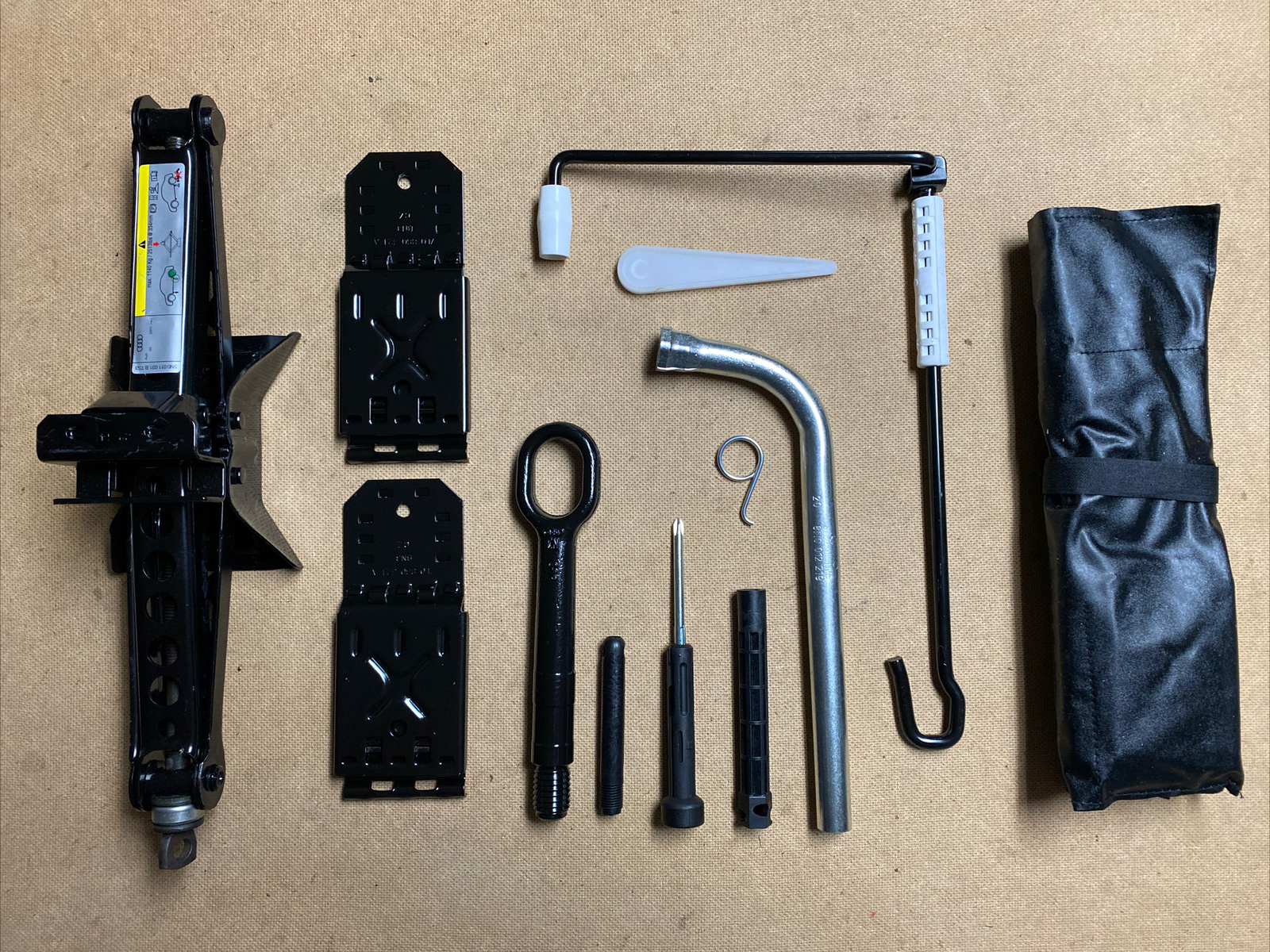 Audi Q3 8u Car Jack and Tool Kit Full Set Towing Eye 5N0011031B for sale online eBay