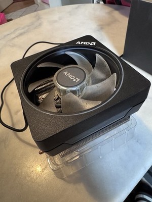 AMD Wraith Prism CPU-Lüfter mit Kühlkörper RGB, Schwarz, mehrfarbig