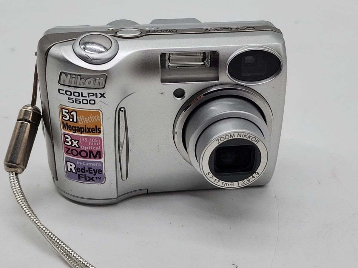 NIKON COOLPIX E5600 Digital Camera Silver 5.1 Mega Pixels 35-105mm