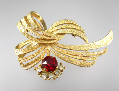 Vintage 60s HAYWARD Karat Clad Gold Tone Red Clear Rhinestones Brooch Pin 180
