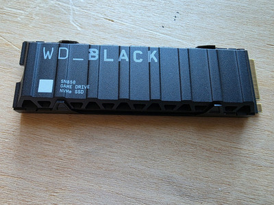 Western Digital WD BLACK SN850 für PS5 - 2 TB - gebraucht - WDBBKW0020BBK