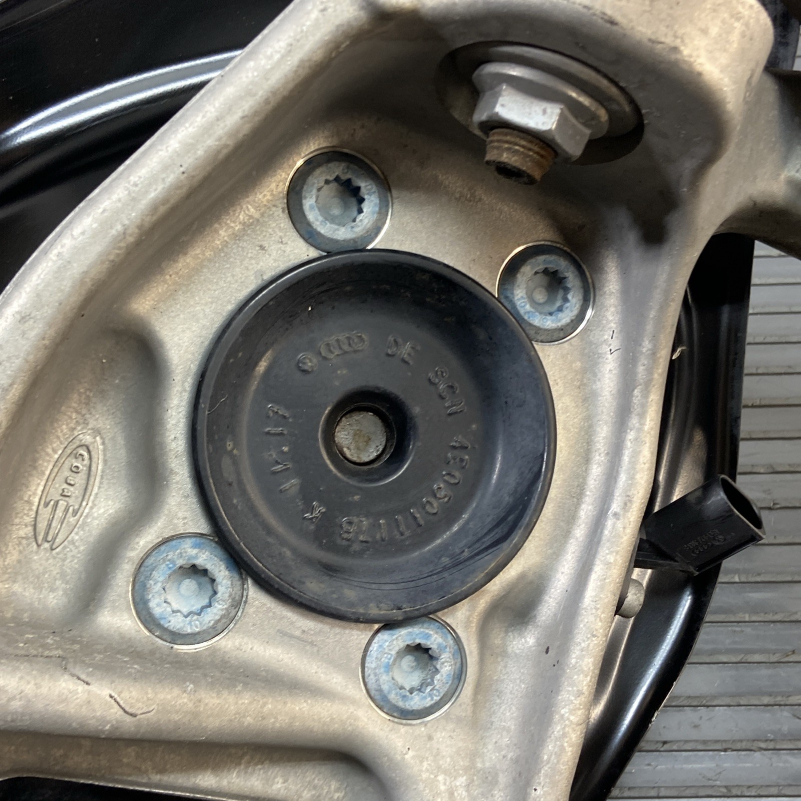 Audi R8 2017-2023 Front Right Steering knuckle
