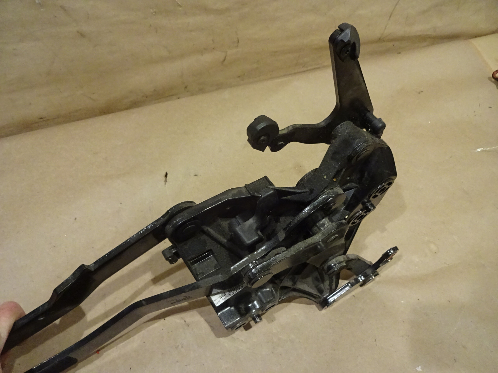 Ferrari California - Part Of LH Rear Roof  Kinematic /Hinge  P/N 86545800