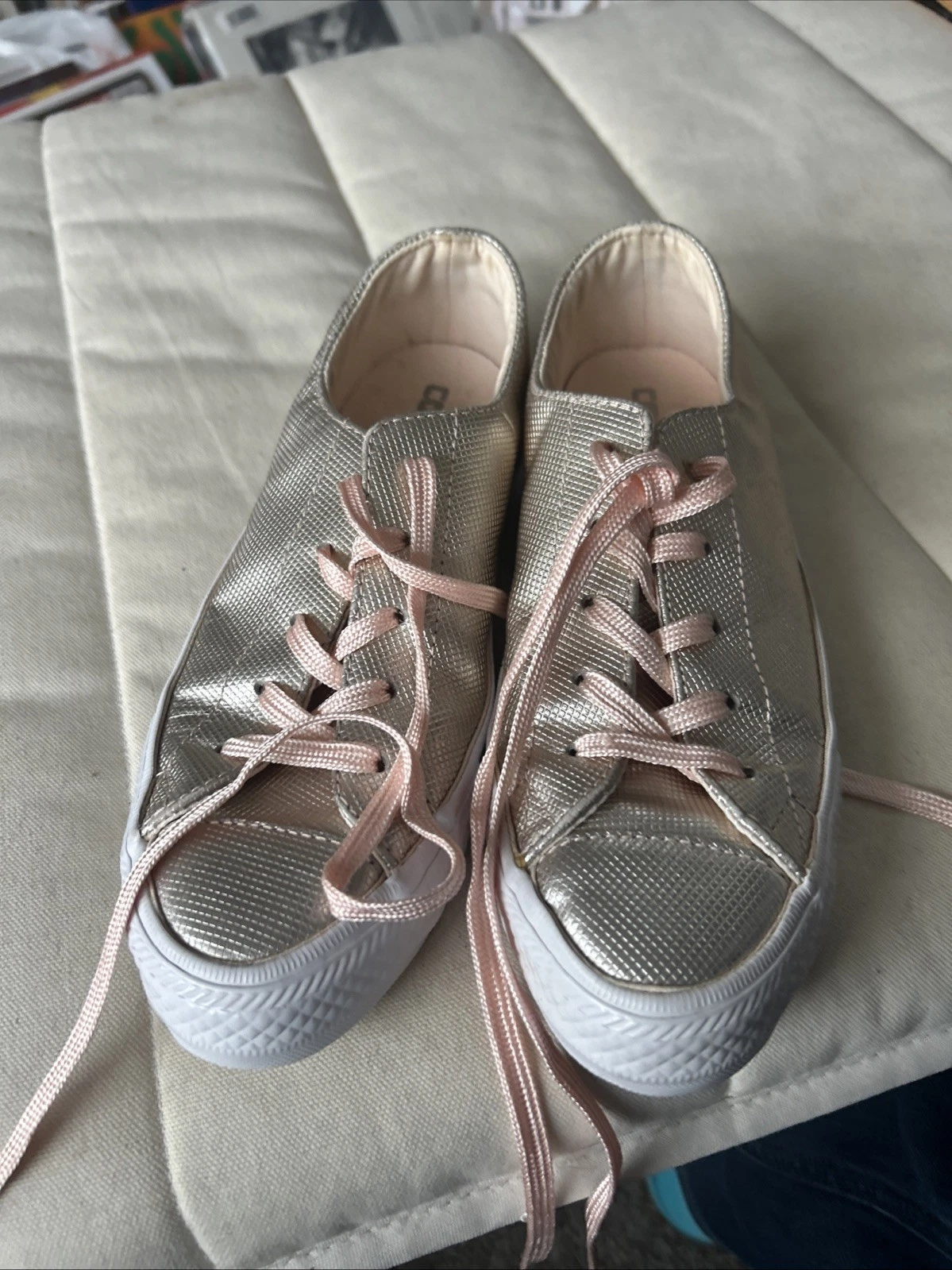 Sneakers Converse in pelle oro taglia 4 lacci rosa indossate pochissimo