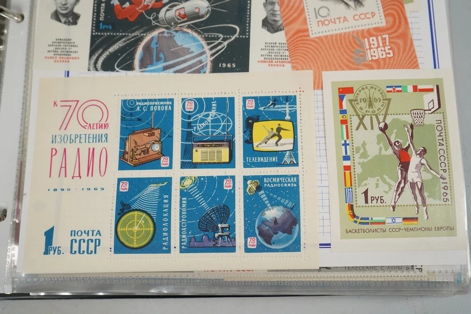 RUSSIA COLLECTION OF OVER 300 SOUVENIR SHEETS & 100 STAMPS IN ALBUM - Image 4 of 4