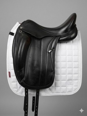 Selleria Equipe Viktoria Dressage Saddle 17  Medium +1 Long Flap Carbon Tree