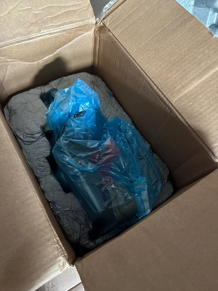 Genuine OEM GM Brake Master Cylinder PN 87815018 87815014 k - Image 2 of 4