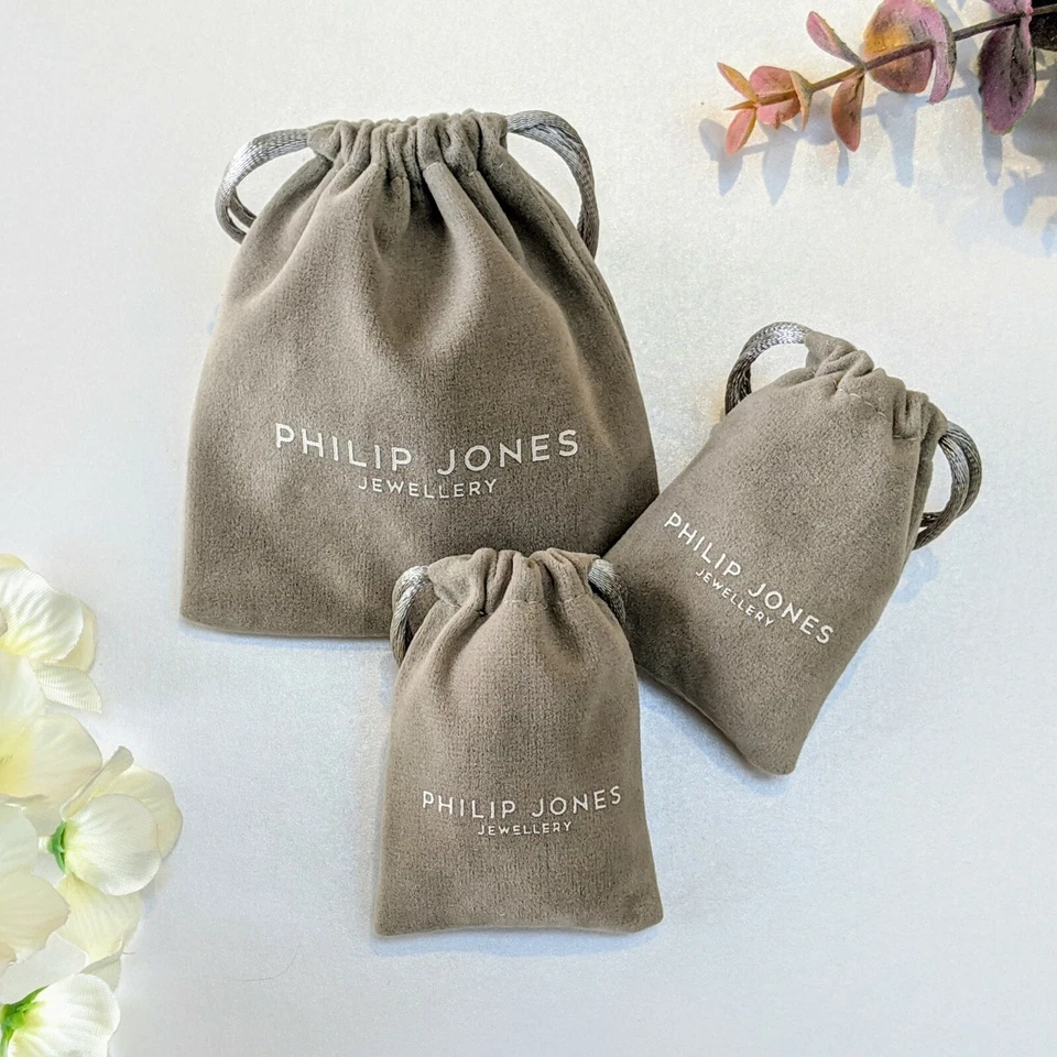 Orecchini Pietra portafortuna Creati con Cristalli di Zircondia® di Philip Jones - Immagine 3 di 3