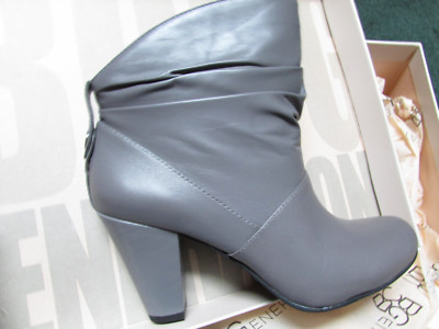 NEW BCBGENERATION GRAY LEATHER BOOTIES BOOTS WOMENS 5.5 BCBG DASH STEEL GRAY