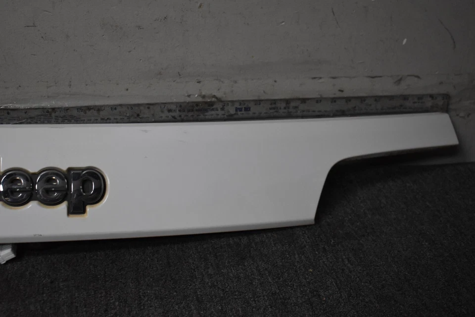 2016-2021 JEEP GRAND CHEROKEE LIFTGATE LIGHT MOLDING FACTORY OEM - Image 3 of 4