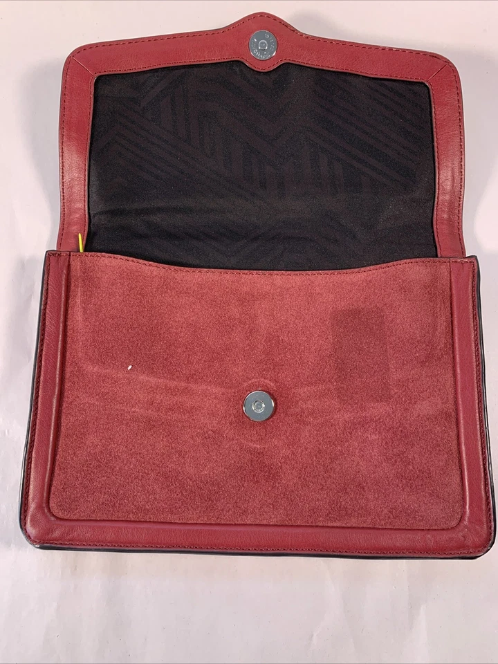 BOLSO CLUTCH REBECCA MINKOFF CUERO BORGOÑA Y GAMUZA. EXCELENTE ESTADO Foto 4 de 4
