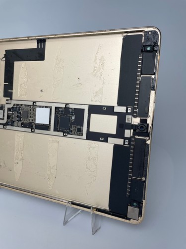Apple iPad Pro 10.5 64GB Gold - Spares + Repairs Ref1507 - Picture 3 of 5