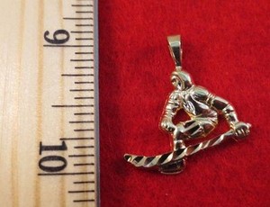 Authentic 14KT GOLD PLATED SPORTS HOCKEY PLAYER PENDANT CHARM - 2441