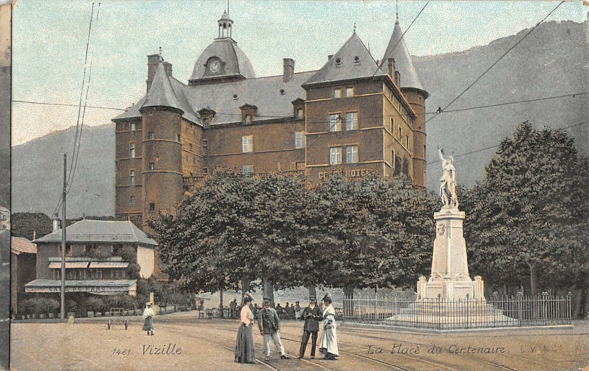 68842 cpa 38 Vizille - le château