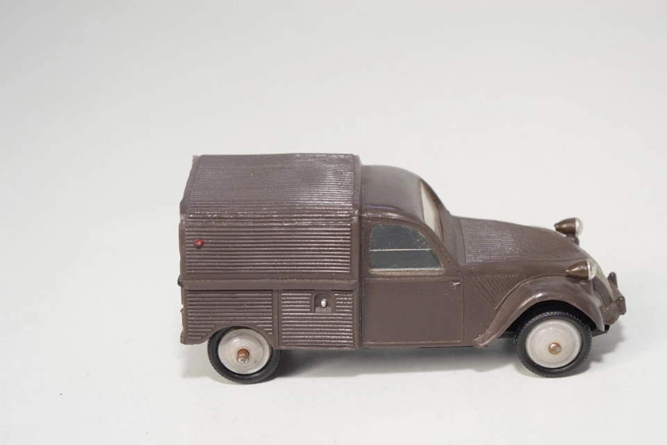 A69 1:43 NOREV PLASTIQUE 26 CITROEN 2CV 2 CV CLE MARRON COMME NEUF RARE - Photo 4/4