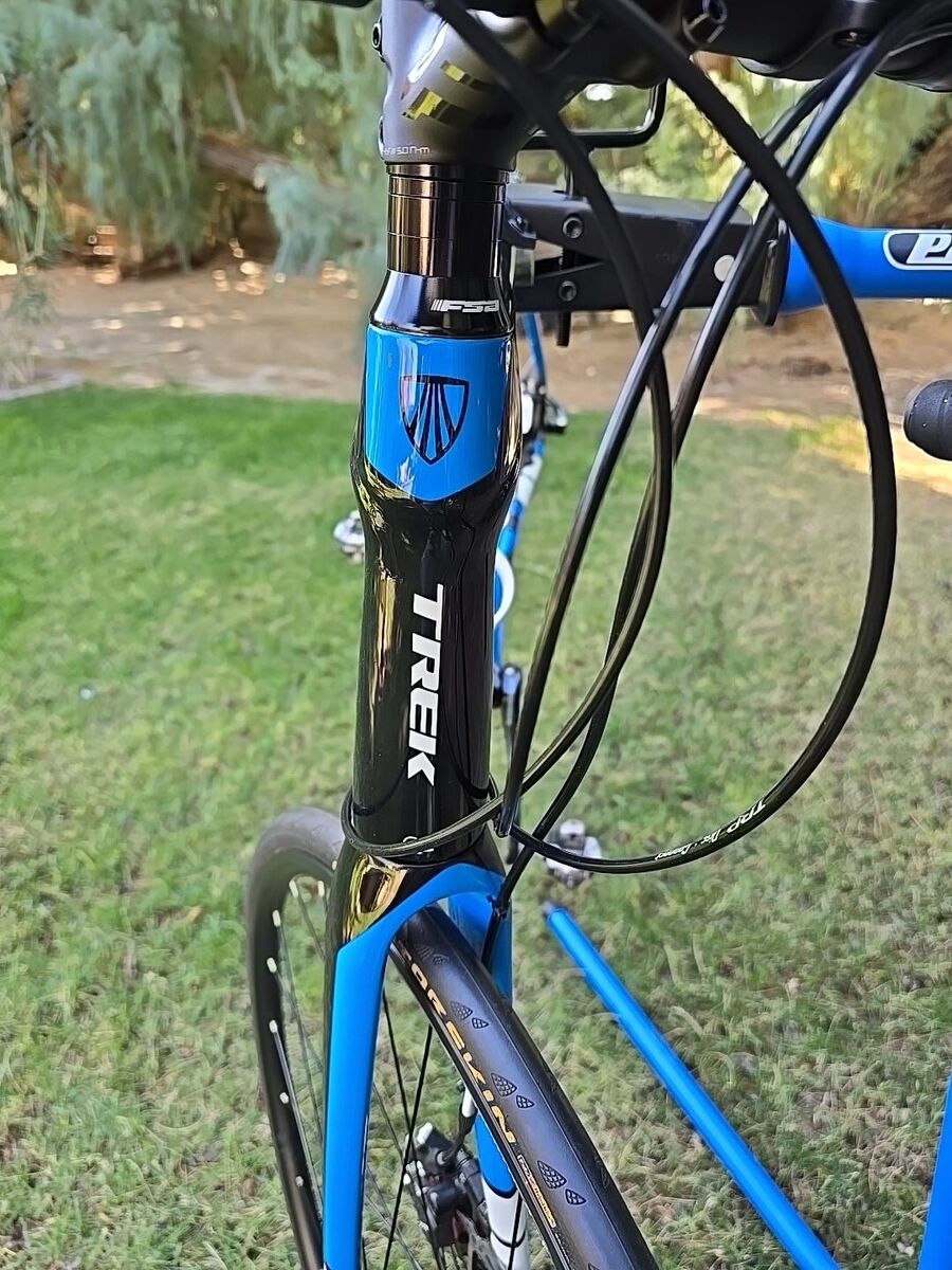 2015 Trek Domane 4.3 Disc 400 Road Bike- Black Blue Carbon 2015 Trek Domane 4.3 Disc 400 Road Bike- Black Blue Carbon
