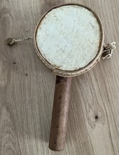 Handgefertigte Trommel-Rassel aus Holz & Naturfell – Klanginstrument – Vintage