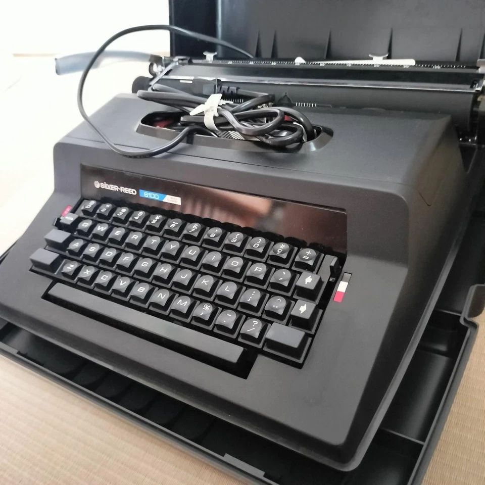 SILVER-REED 6100 Typewriter, New/Unused, with Case, Retro Vintage Japan - Image 3 of 4