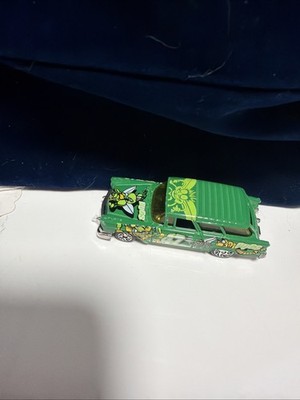 Racing Champions Street Wheels '56 Chevy Nomad Wagon #47 Bugs & Bees Paint 1/64