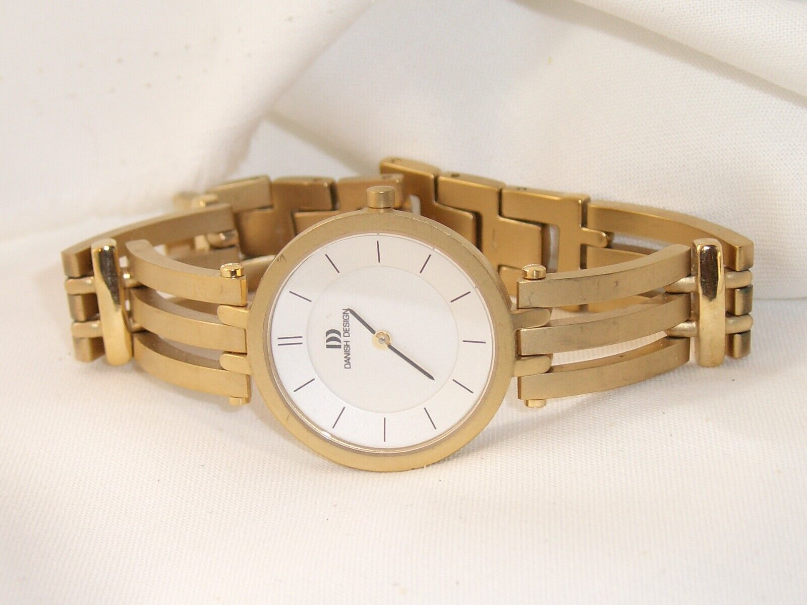 Danish Design Watch IV05Q585 White Dial Gold Tone Titanium Classic Women's 