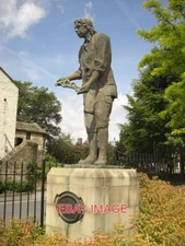 PHOTO  STATUE OF THOMAS CHIPPENDALE THE FAMOUS CABINET MAKER WAS BORN IN OTLEY.