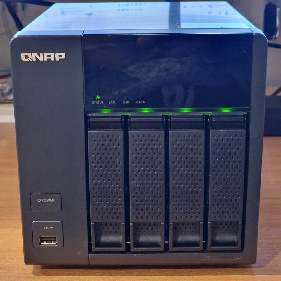 QNAP TS-412 Network Attached Storage Marvell 6281 256MB 4 x 0.5Tb SATA HDD's - Image 2 of 4