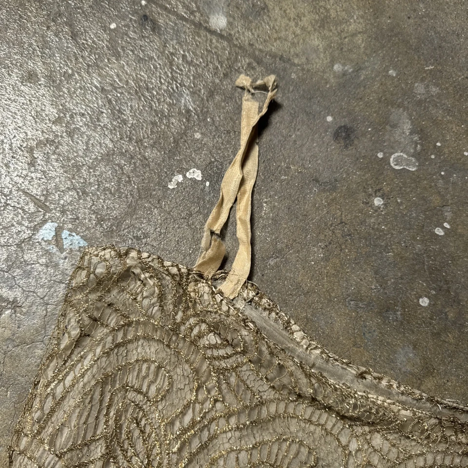 Blusa social de renda metálica dourada antiga da década de 1920 rotulada lamé vintage - Imagem 3 de 4