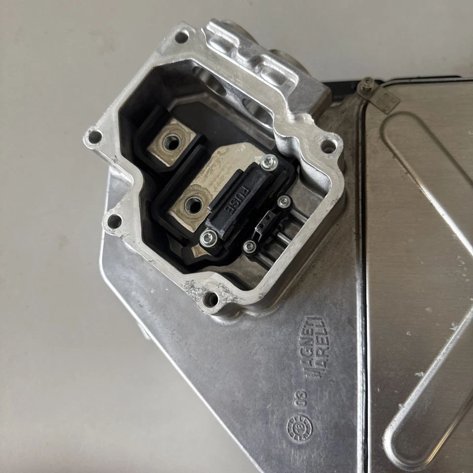 Módulo inversor de energía de batería híbrido Chrysler Pacifica OEM P05190239AM Foto 2 de 4