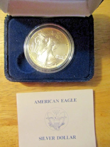 UNCIRCULATED  1988 $1 AMERICAN SILVER EAGLE IN RING BOX + OUTTER BOX