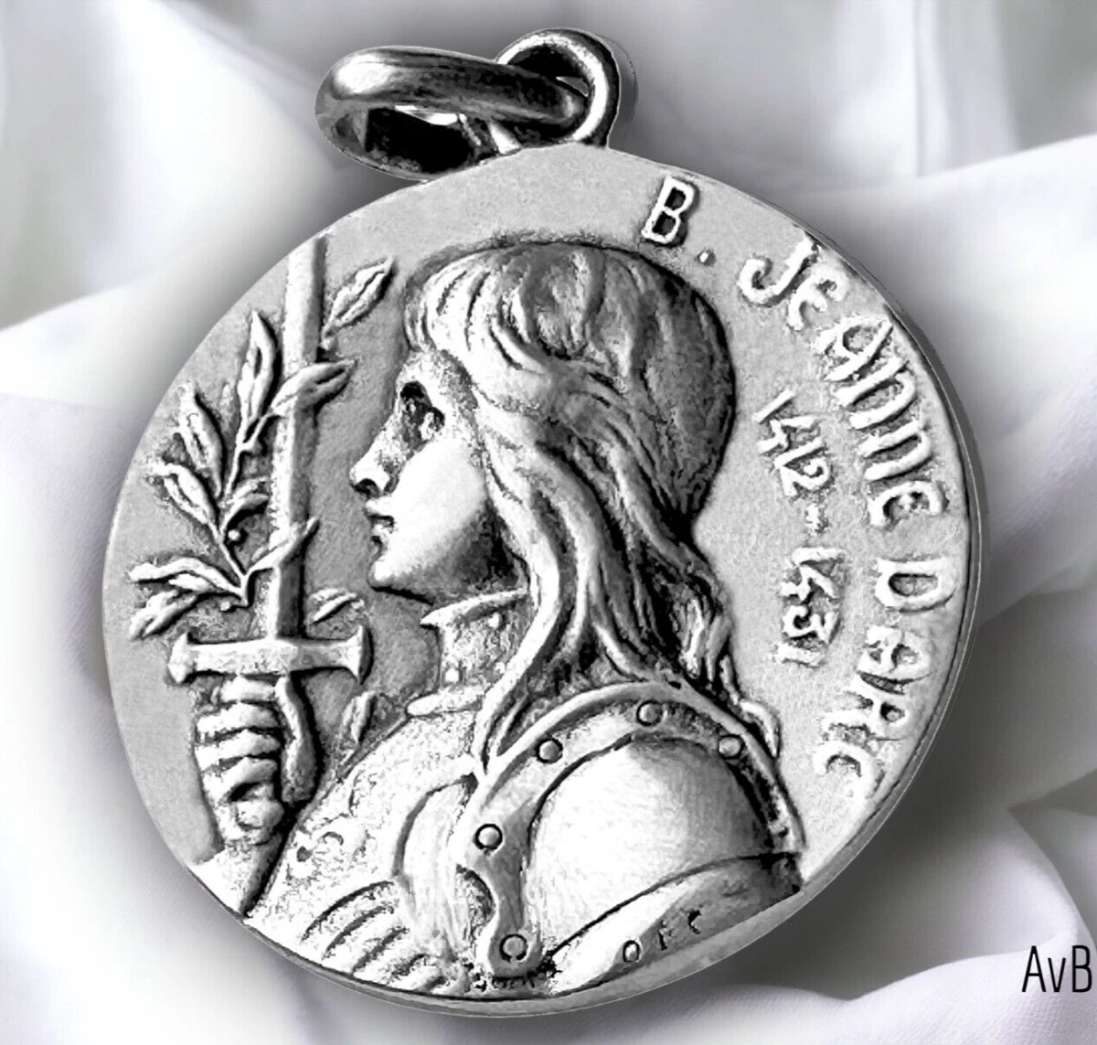 Heavy pendant deals designs