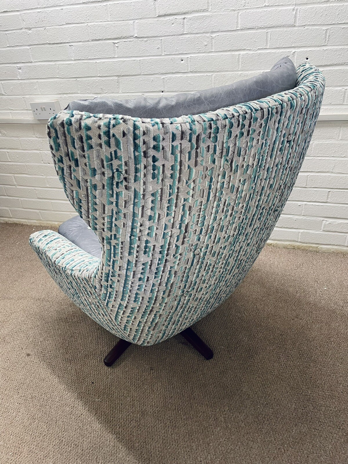 Deposit only!! Newly Upholstered Parker Knoll 2 Eggs Chairs and 3 seats