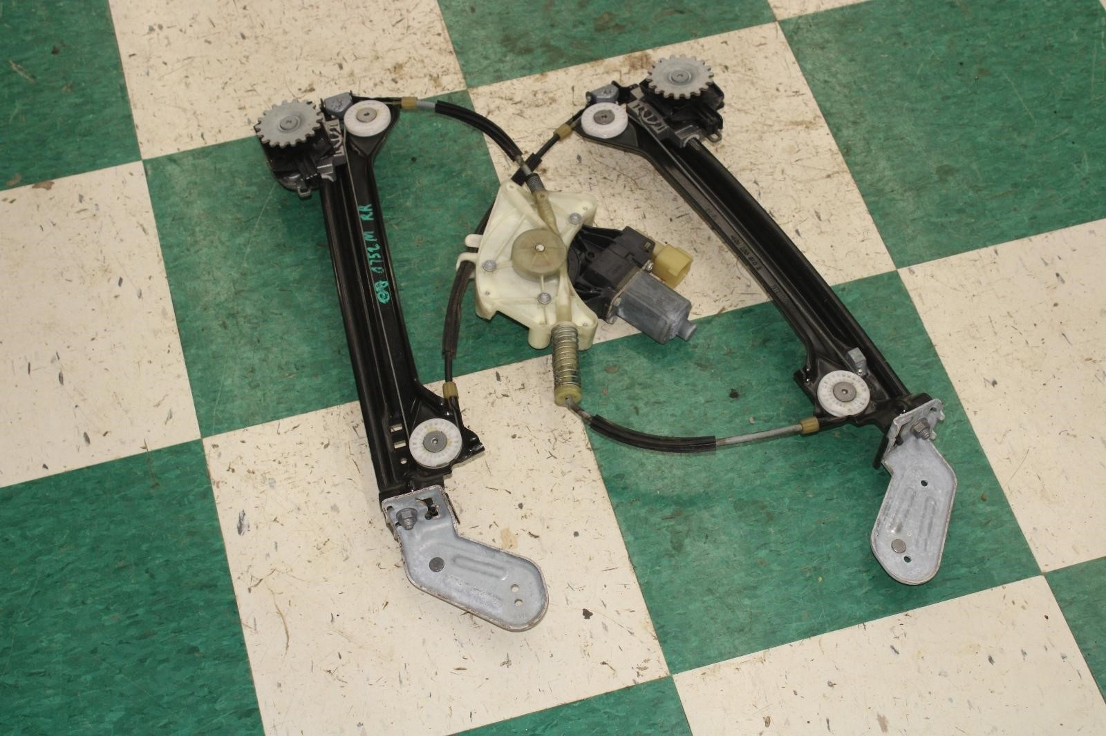 Maserati Ghibli 2014-2021 Rear Right Window regulator