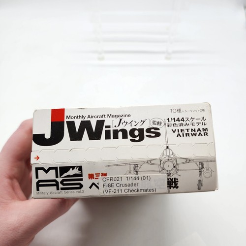 Cafereo Model 1/144 J Wings Vietnam Airwar F-8E VF-211 Checkmates (No. 25) New - Picture 2 of 7