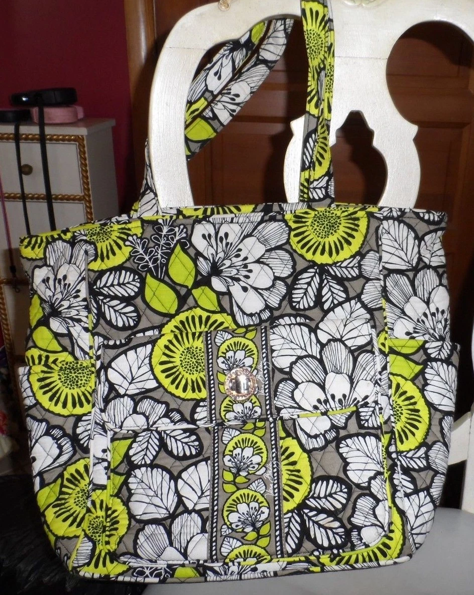Vera Bradley large zipper tote w toggle pocket in Citron pattern