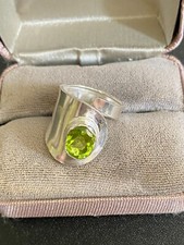 STERLING SILVER 925 RING SIZE 6 1/2 WITH OVAL 3.50CT PERIDOT GEMSTONE. 4.0 GRAMS