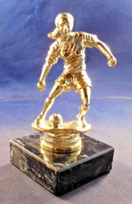 ( P6)  Pokal, Fußball, gebraucht, goldfarbig, Steinsockel, marmorartig