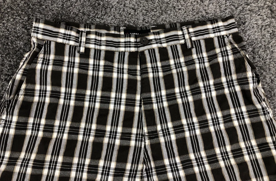 Bermuda masculina NBN Gear 36 frente plana marrom xadrez costura interna 13,5" - Imagem 3 de 4