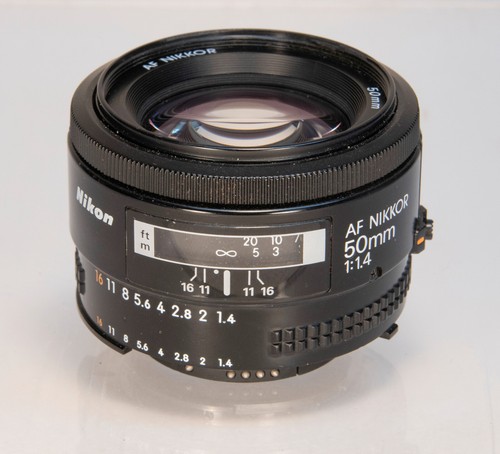 Near MINT Nikon AF Nikkor 50mm f1.4 Lens w/Caps