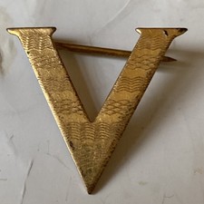 Rolled gold ww2 victory V Pin Badge . 