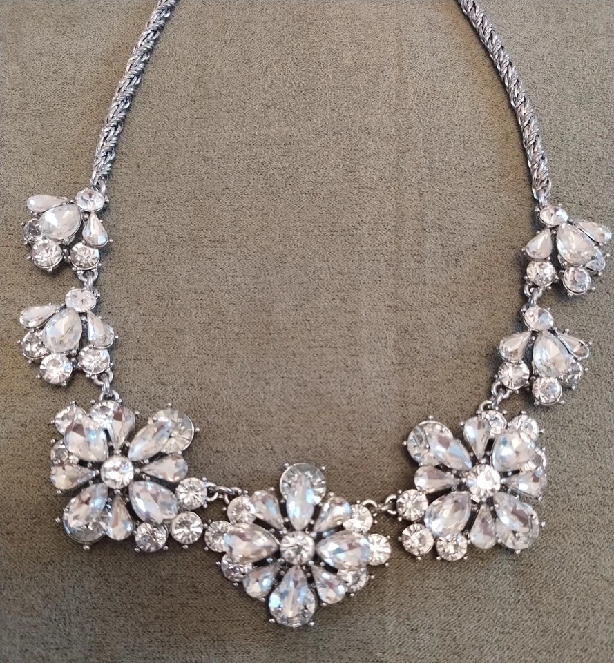 Collar Charter Club Floral Estrás Grande Grueso Tono Plateado 18-20 Pulgadas Foto 2 de 4