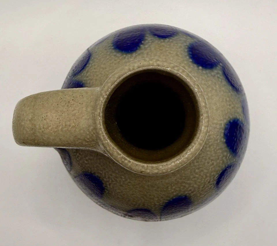 Кобальтовая синяя керамическая студийная керамическая ваза кувшин с подписью BBP 1992 декор фермерского дома - Изображение 3 из 3