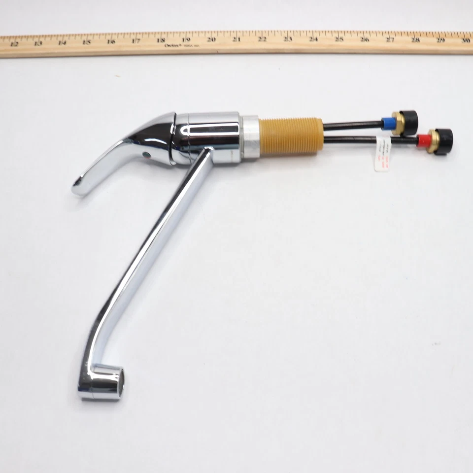 Grifo de cocina estándar de una sola manija Glacier Bay en cromo pulido Foto 3 de 4