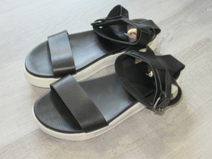 mia black platform sandals