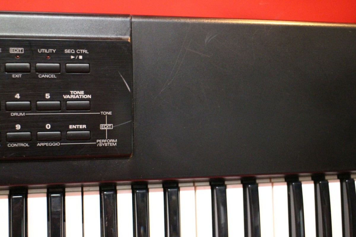 UESD Roland XP-10 Synthesizer Keyboard Music Workstation XP 10